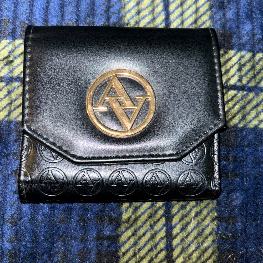 NEW Adrienne Vittadini Wallet